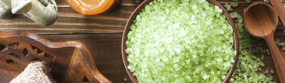 We absolutely love this matcha green tea scrub. It's enriching, revitalizing and it smells great! Make it your own, by infusing it with your favourite green tea.