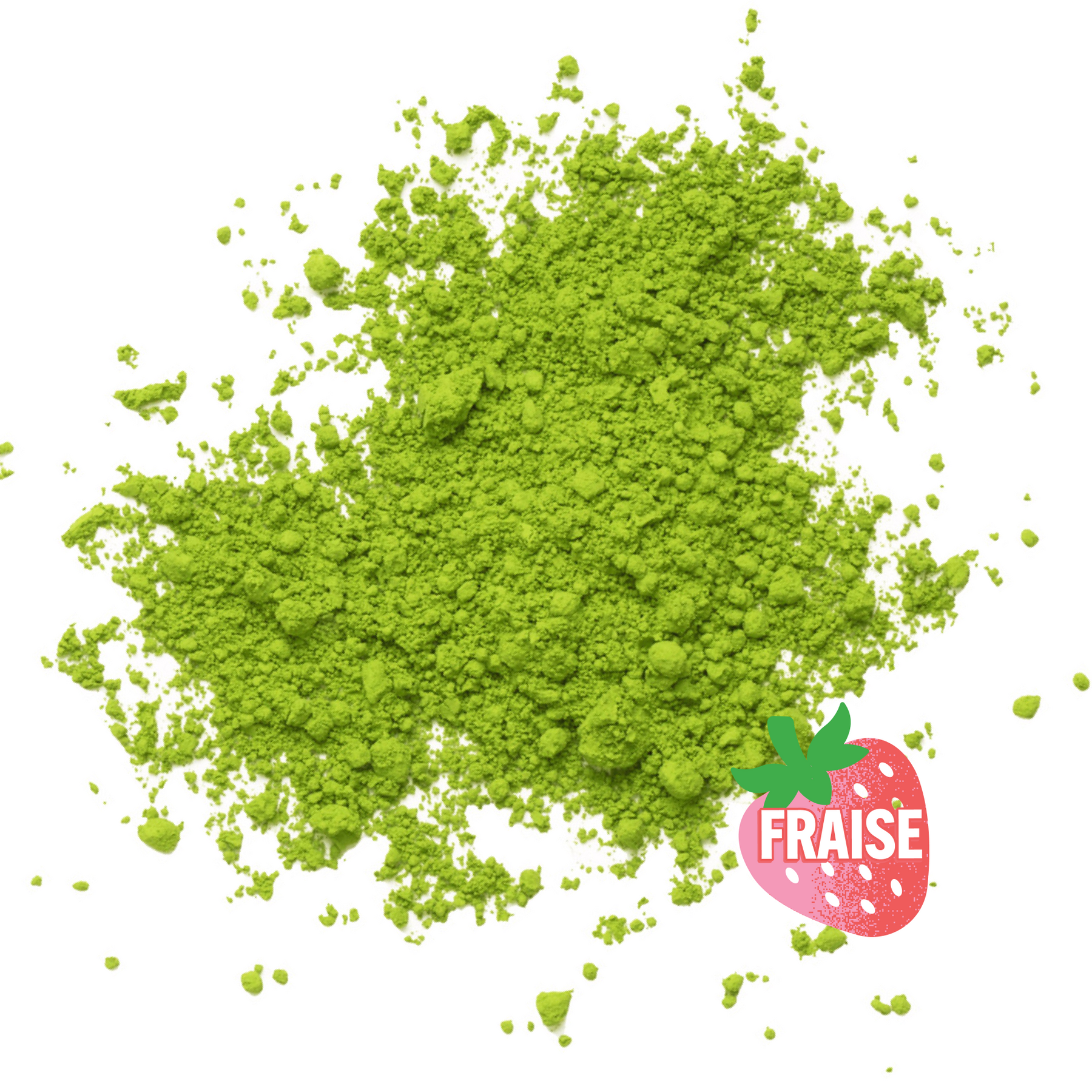 Poudre de matcha verte saveur fraise sur fond blanc.